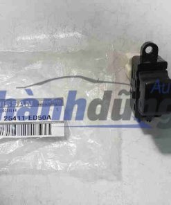 Công tắc lên xuống kính đơn Nissan Livina