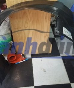 LÒNG DÈ TRƯỚC TRÁI TOYOTA LAND CRUISER