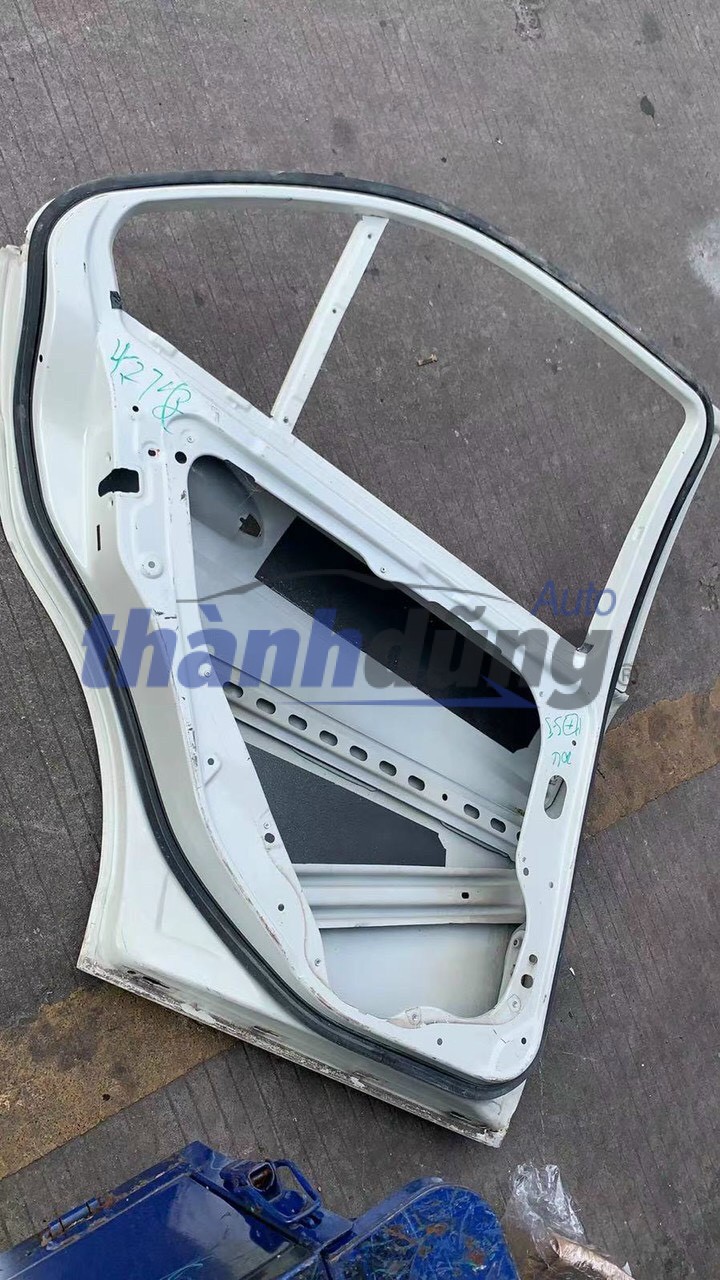 CÁNH CỬA SAU XE MERCEDES C300, C230, C200 CÁNH CỬA SAU XE MERCEDES C300, C230, C200
