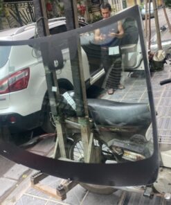 KÍNH CHẮN GIÓ TRƯỚC NISSAN QASHQAI 2013
