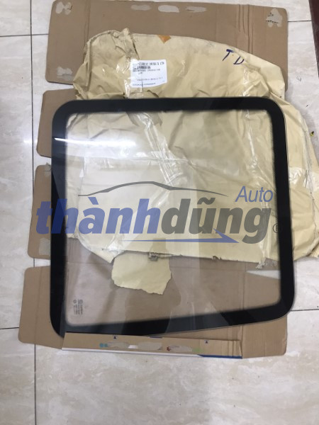 KÍNH CHẮN GIÓ SAU PHỤ MERCEDES SPRINTER 2010 KÍNH CHẮN GIÓ SAU PHỤ MERCEDES SPRINTER 2010