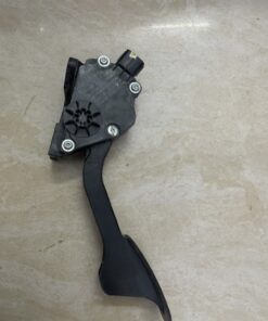 BÀN ĐẠP CHÂN GA XE TOYOTA HILUX 2015-2022 | 781100K050