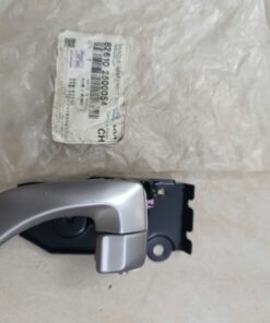 TAY MỞ CỬA TRONG PHỤ HYUNDAI HD270 | 8262026000S4